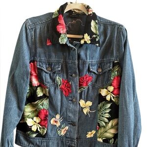 Striking Bailey’s Point Woman’s Denim Jacket Black Red Floral No Size Tag‎